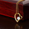 Collar de oro en forma de corazón